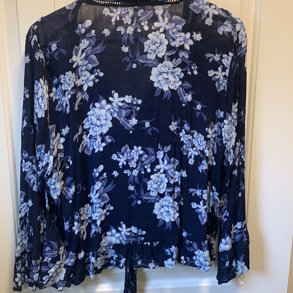 American eagle cute flowy crop - Picture 2 of 3